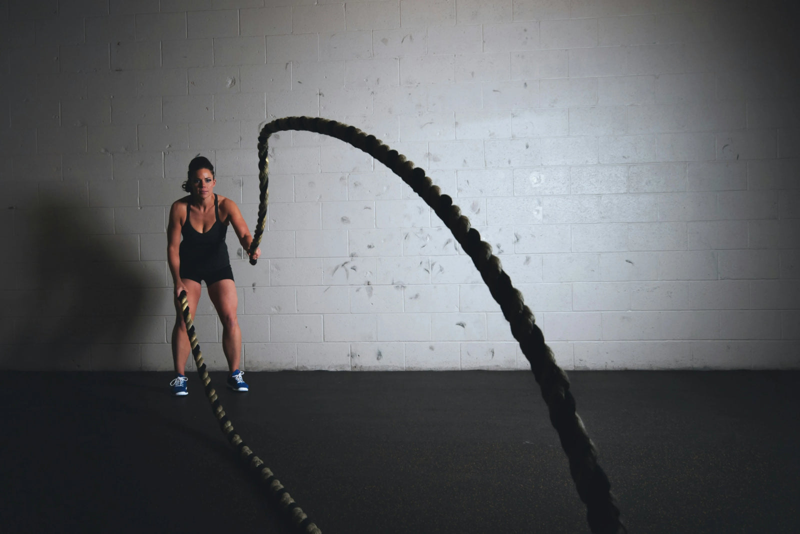 Mulher praticando crossfit